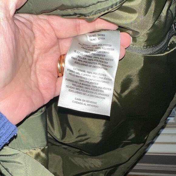 Levi's Women's Soft Sherpa Lined Diamond Quilted Long Parka Green Jacket NWT - Picture 9 of 11